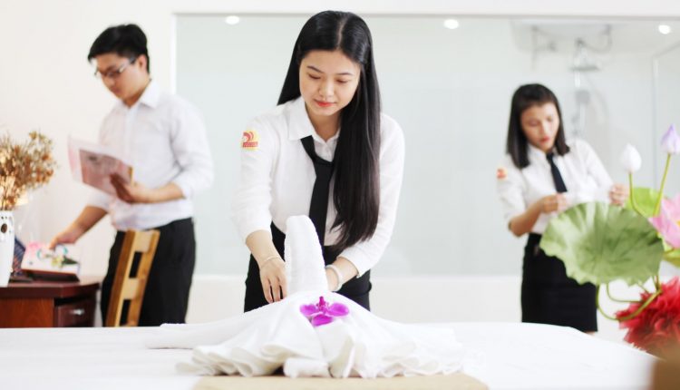 Tốt Nghiệp Cao Đẳng Quản Trị Khách Sạn Xin Việc Có Dễ Không? 2 Tốt Nghiệp Cao Đẳng Quản Trị Khách Sạn Xin Việc Có Dễ Không? 1