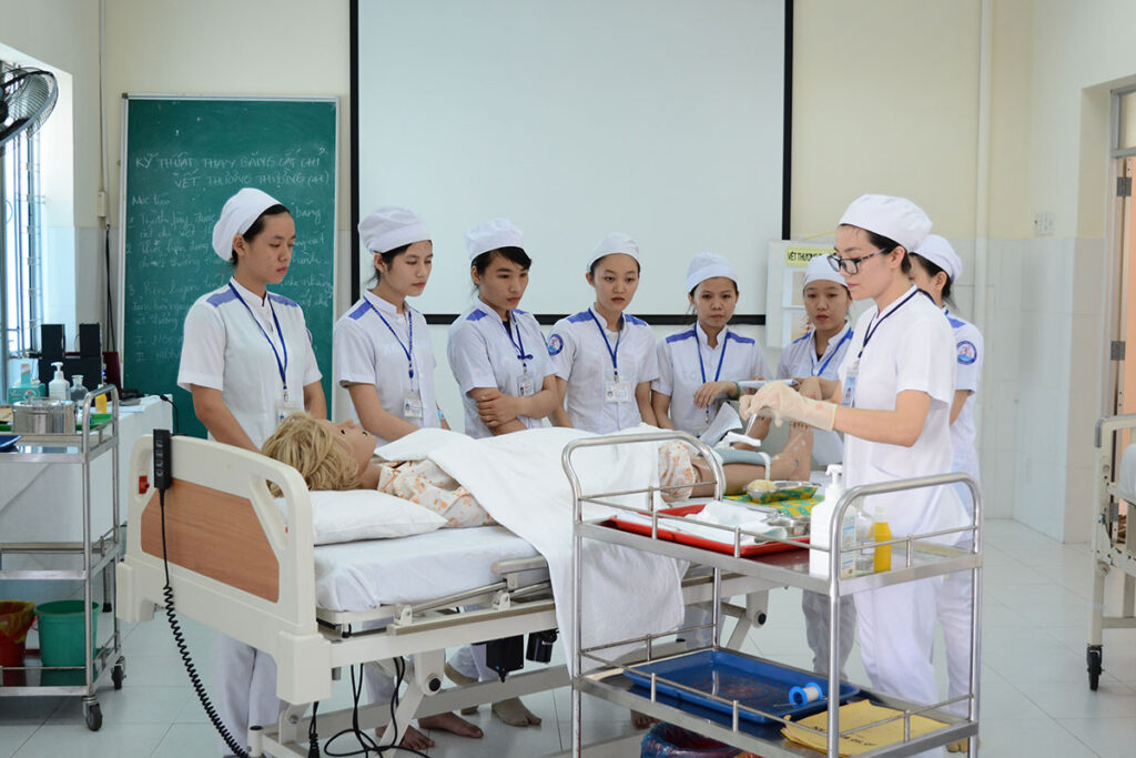 Cao đẳng y sĩ online thu hút nhiều sinh viên đăng ký hiện nay 4 Cao đẳng y sĩ online thu hút nhiều sinh viên đăng ký hiện nay 3