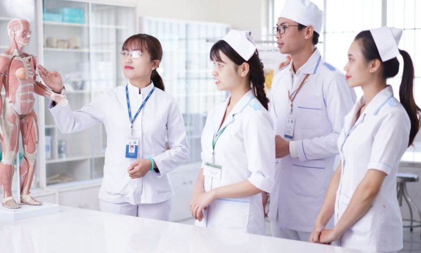 Học cao đẳng y dược ở đâu tốt nhất hiện nay? 5 Lựa chọn trường Trung cấp công nghệ bách khoa để học cao đẳng dược