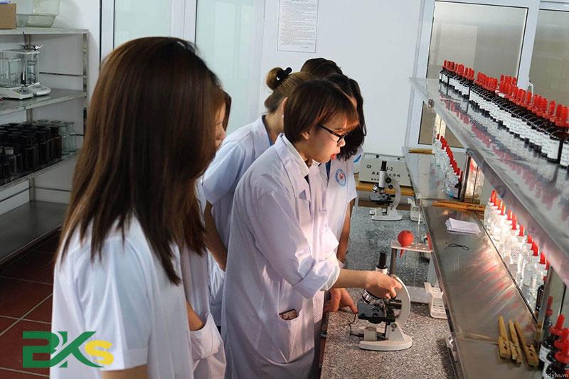 Học cao đẳng y dược ở đâu tốt nhất hiện nay? 4 Ưu điểm khi lựa chọn học cao đẳng y dược