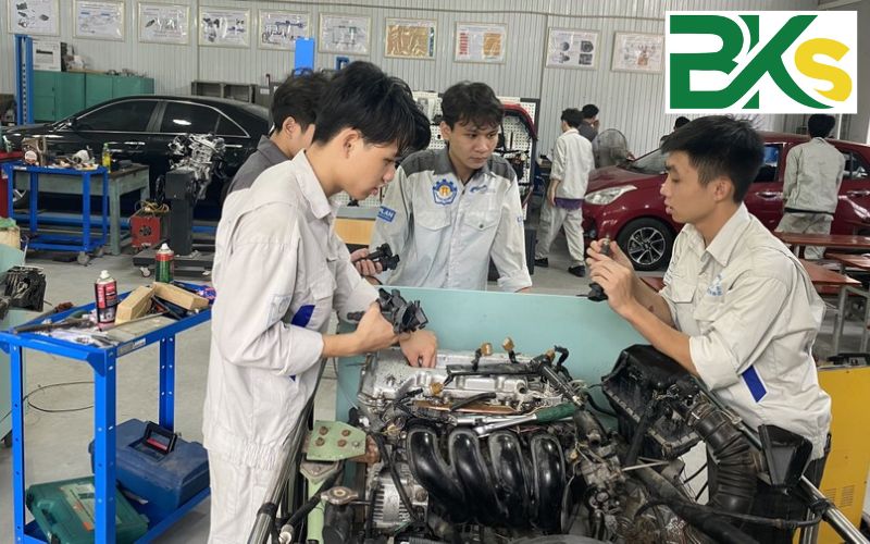 Cơ hội việc làm Trung cấp Công nghệ ô tô sau khi tốt nghiệp 5 Cơ hội việc làm Trung cấp Công nghệ ô tô sau khi tốt nghiệp