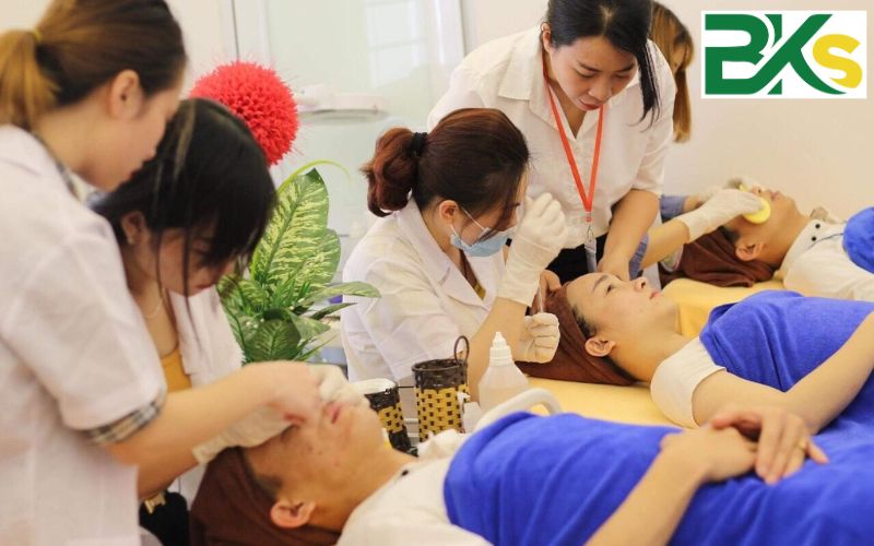Cơ hội việc làm Trung cấp Chăm sóc sắc đẹp sau khi ra trường 5 Các yếu tố ảnh hưởng đến cơ hội việc làm Trung cấp chăm sóc sắc đẹp