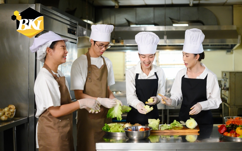 Tuyển sinh Trung cấp Kỹ thuật chế biến món ăn mới nhất - Đào tạo từ xa 11 Cơ hội việc làm Trung cấp Kỹ thuật chế biến món ăn sau khi tốt nghiệp