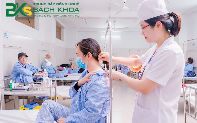 Tuyển sinh Trung cấp Y học cổ truyền vừa học vừa làm mới nhất 4 Giới thiệu về ngành Trung cấp Y học cổ truyền là gì?