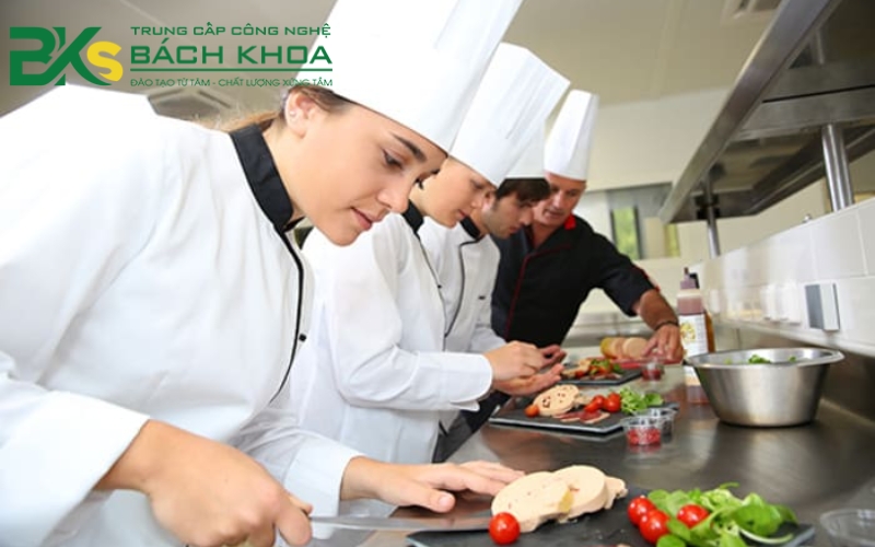 Đăng ký khóa học Trung cấp Kỹ thuật chế biến món ăn chính quy 15 Chương trình đào tạo Trung cấp Kỹ thuật chế biến món ăn chính quy