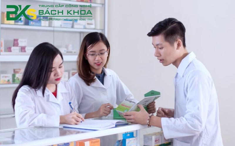 Học Cao đẳng Dược ở đâu uy tín nhất tại TP. HCM 21 Có nên học Cao đẳng Dược không?