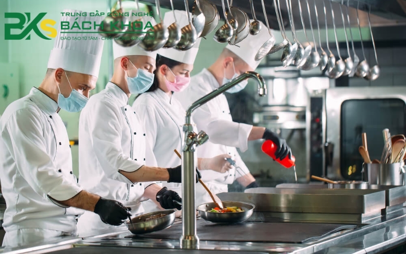 Đăng ký khóa học Trung cấp Kỹ thuật chế biến món ăn chính quy 14 Công việc sau khi tốt nghiệp Trung cấp Kỹ thuật chế biến món ăn chính quy là gì?