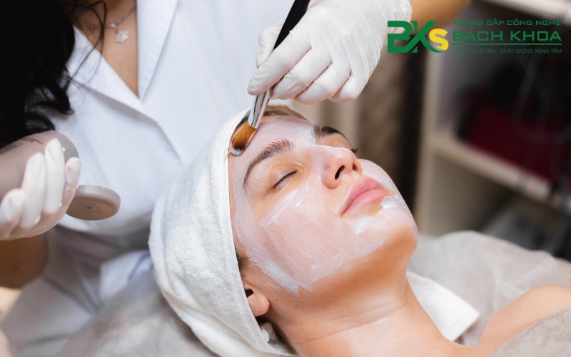 Học Trung cấp Chăm sóc sắc đẹp từ xa - Nhận bằng chính quy 4 Thời gian học Trung cấp Chăm sóc sắc đẹp mấy năm?