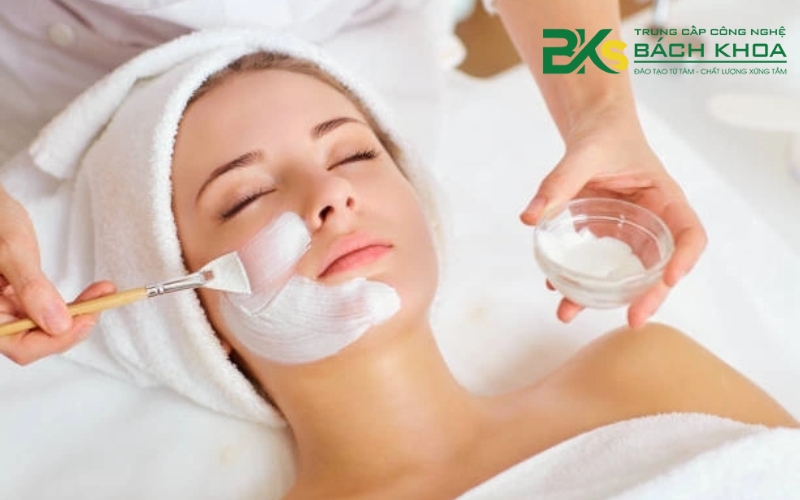 Học Trung cấp Chăm sóc sắc đẹp từ xa - Nhận bằng chính quy 3 Trung cấp Chăm sóc sắc đẹp là gì