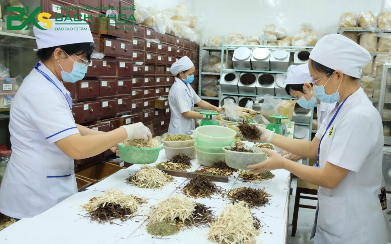 Tuyển sinh Trung cấp Y học cổ truyền vừa học vừa làm mới cập nhật 5 Trung cấp Y học cổ truyền vừa học vừa làm là gì?