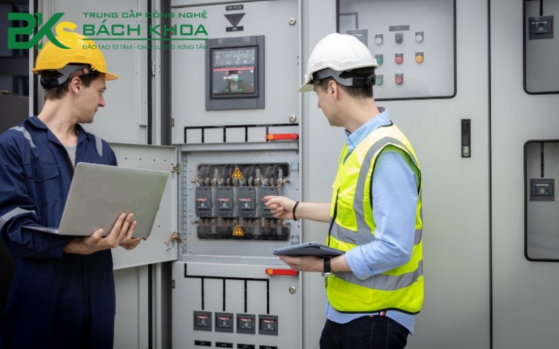 Các yếu tố ảnh hưởng đến thời gian học Cao đẳng Điện công nghiệp