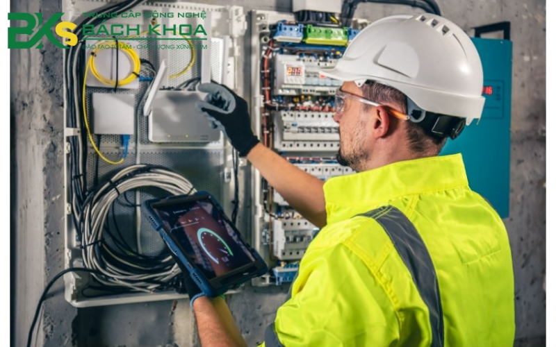 Học Cao đẳng Điện công nghiệp có lợi ích gì?