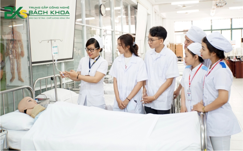 Đăng ký học Trung cấp Điều dưỡng vừa học vừa làm mới nhất - Nhận bằng chính quy 22 Học Trung cấp Điều dưỡng vừa học vừa làm phù hợp với ai?
