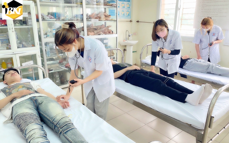 Khóa học Trung cấp Y sĩ đa khoa trực tuyến mới nhất - Đang xét tuyển 31 Bằng Trung cấp Y sĩ đa khoa trực tuyến có dễ xin việc không?