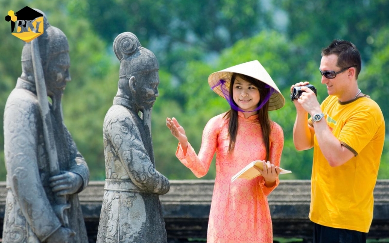 Chương trình đào tạo Trung cấp Hướng dẫn du lịch