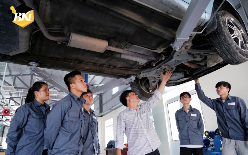 Nên học Trung cấp Công nghệ ô tô ở đâu uy tín? 5 Học Trung cấp Công nghệ ô tô ra trường làm công việc gì?