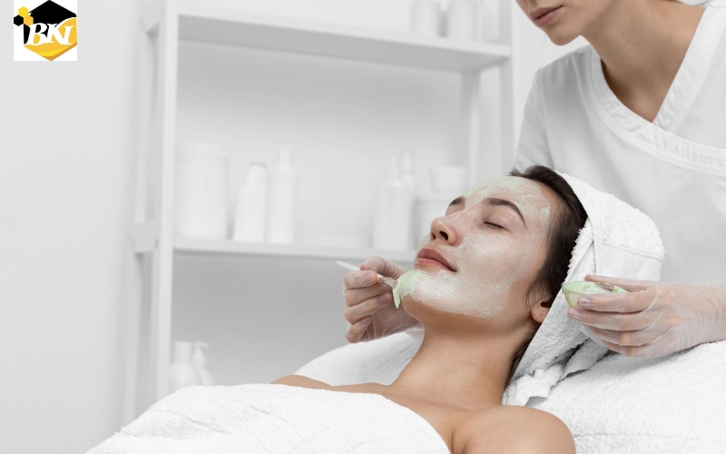 Tuyển sinh Cao đẳng Chăm sóc sắc đẹp mới nhất - Đang xét tuyển 3 Ai phù hợp để học Cao đẳng Chăm sóc sắc đẹp