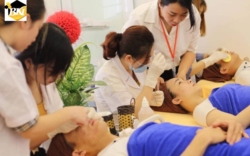 Tuyển sinh Cao đẳng Chăm sóc sắc đẹp mới nhất - Đang xét tuyển 2 Cao đẳng Chăm sóc sắc đẹp là gì?