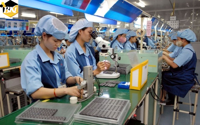 Thời gian và mức học phí của Trung cấp Điện tử công nghiệp