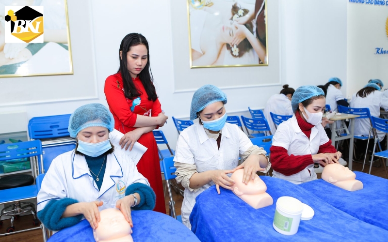 Thông tin tuyển sinh Trung cấp Chăm sóc sắc đẹp vừa học vừa làm