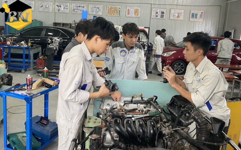 Học Trung cấp Công nghệ ô tô tại BKI
