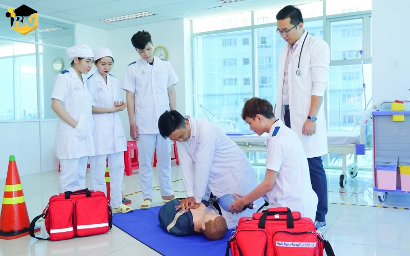 Học Trung cấp Y sĩ đa khoa trực tuyến có khó không?