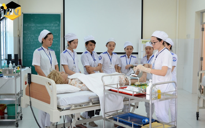 Đăng ký học Trung cấp Y sĩ đa khoa online tại đây? 22 Học Trung cấp Y sĩ đa khoa online ra trường làm việc gì?