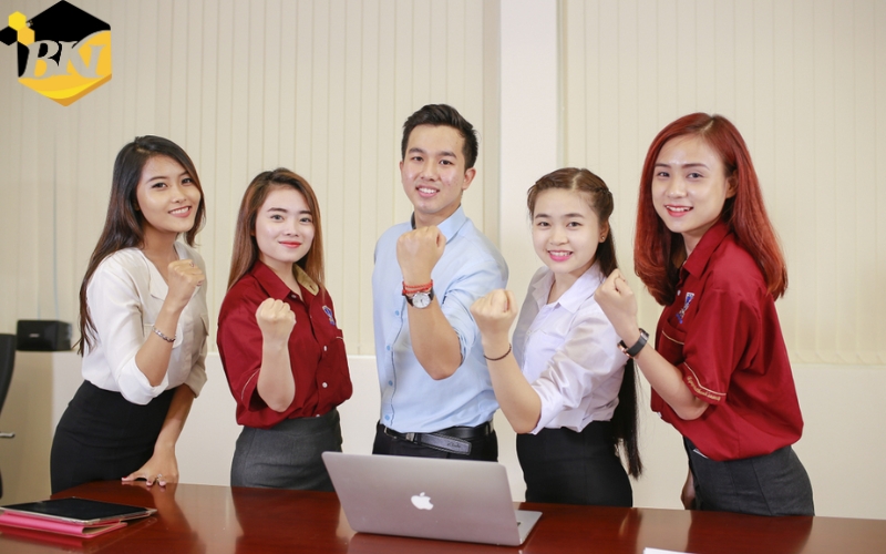 Thu nhập sau khi học Trung cấp Quản trị doanh nghiệp Vừa và nhỏ có cao không?