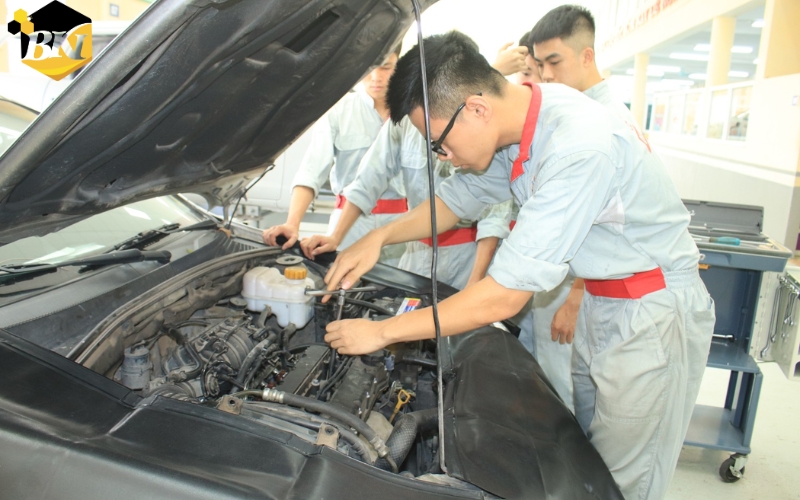Thông tin tuyển sinh học Trung cấp Công nghệ ô tô online tại BKI