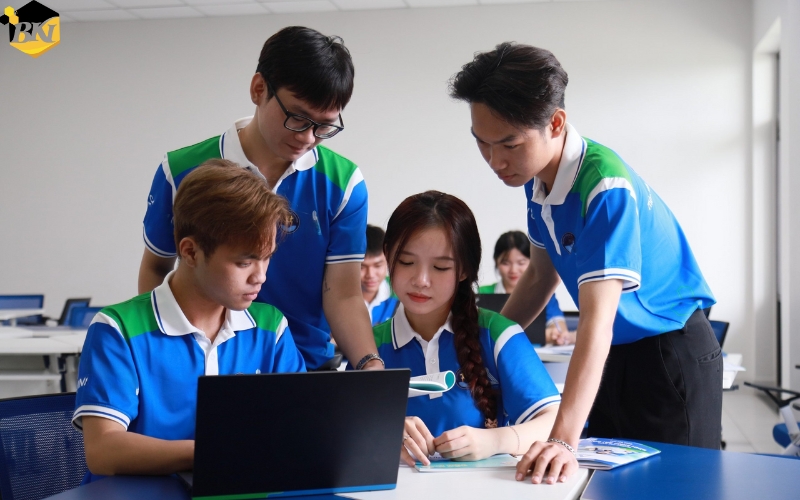 Học Trung cấp Công nghệ thông tin Từ xa mấy năm ra trường? 23 Học Trung cấp Công nghệ thông tin Từ xa ra trường có dễ xin việc không?