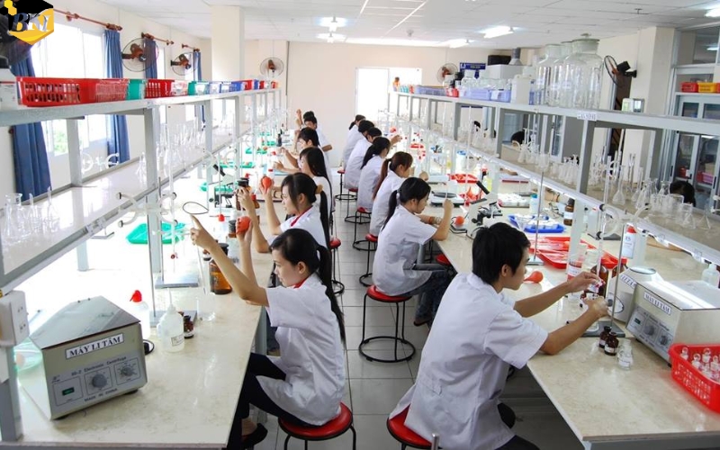 Học Cao đẳng Dược ở đâu uy tín nhất tại TP. HCM 2 Tìm hiểu Cao đẳng Kỹ thuật Dược là gì?