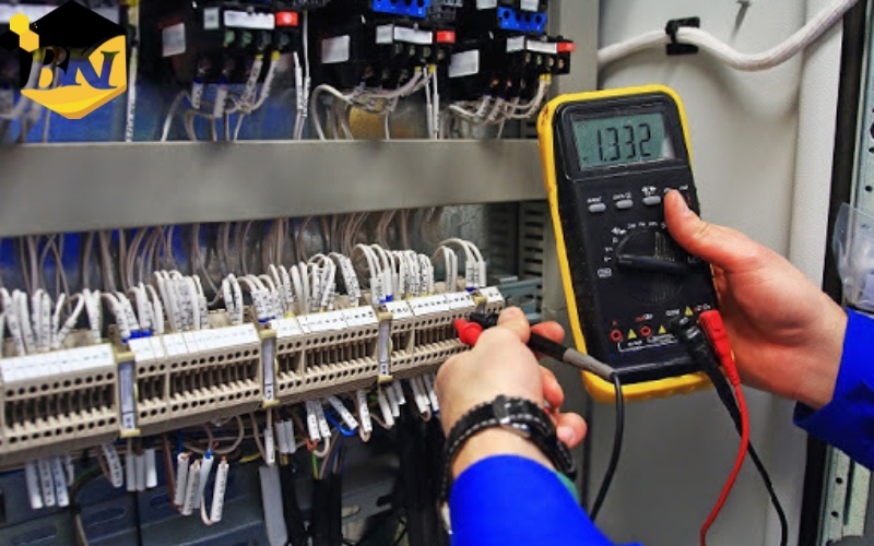 Ai phù hợp với chương trình Trung cấp Điện công nghiệp Cấp tốc?