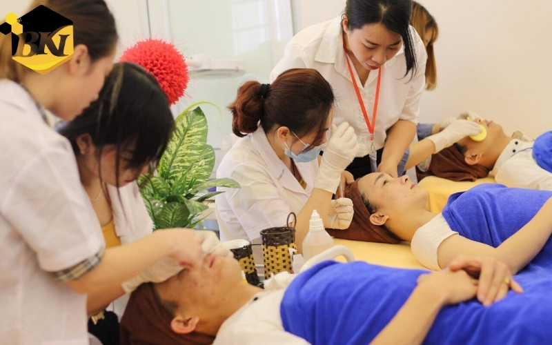 Học Trung cấp ngành Chăm sóc sắc đẹp để làm được gì?