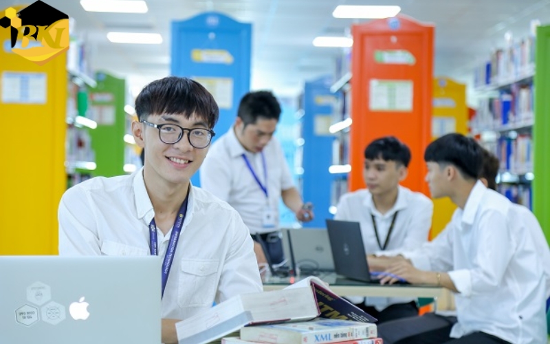 Nên học Trung cấp ngành Công nghệ Thông tin ở đâu?