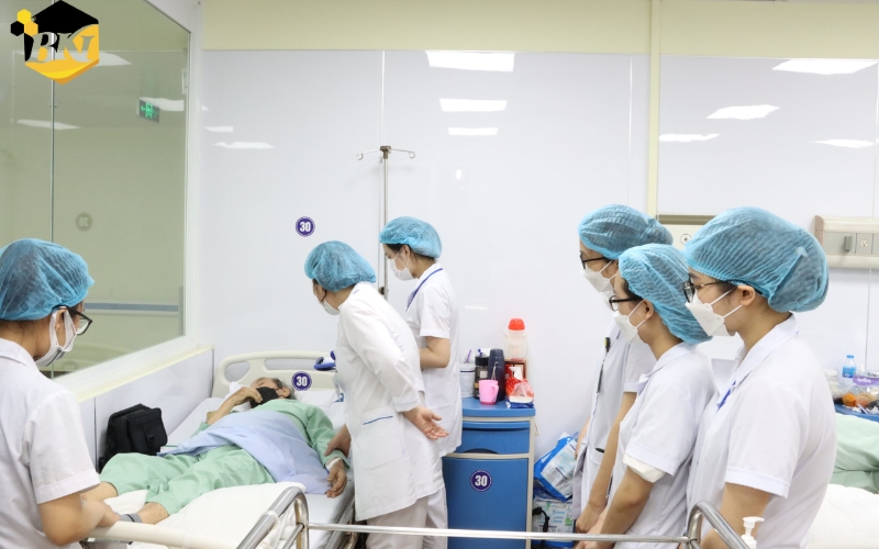 Vì sao nên học Trung cấp Y sĩ đa khoa trực tuyến năm 2026?