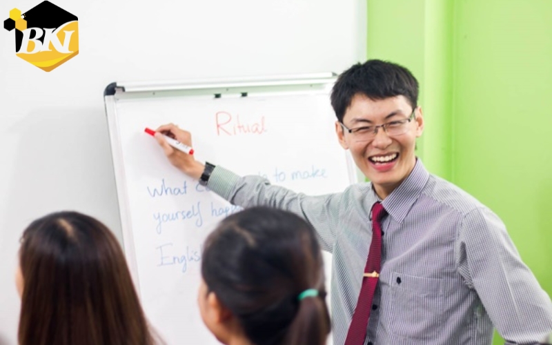 Cơ hội việc làm sau khi học Văn bằng 2 Trung cấp Tiếng Anh Từ xa