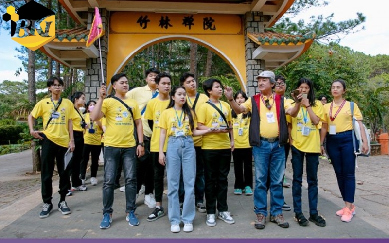 Gợi ý địa chỉ học Từ xa Cao đẳng Hướng dẫn du lịch uy tín 