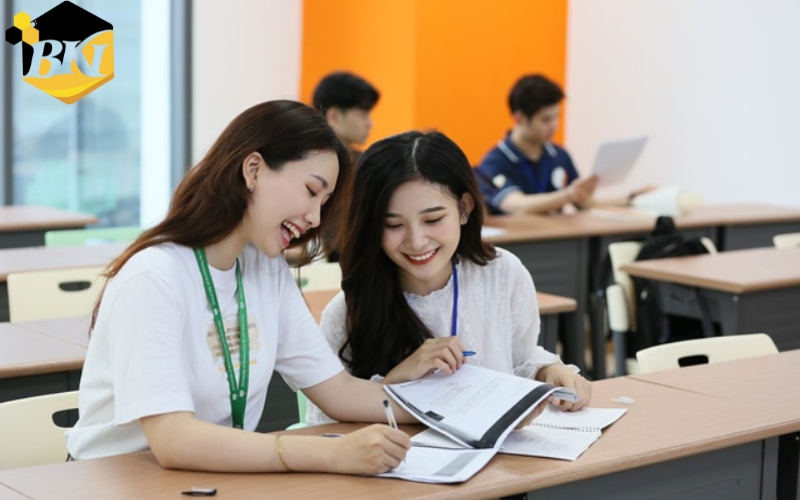 Học Từ xa Trung cấp Tiếng Anh nên kết hợp thêm kỹ năng gì để dễ tăng lương?