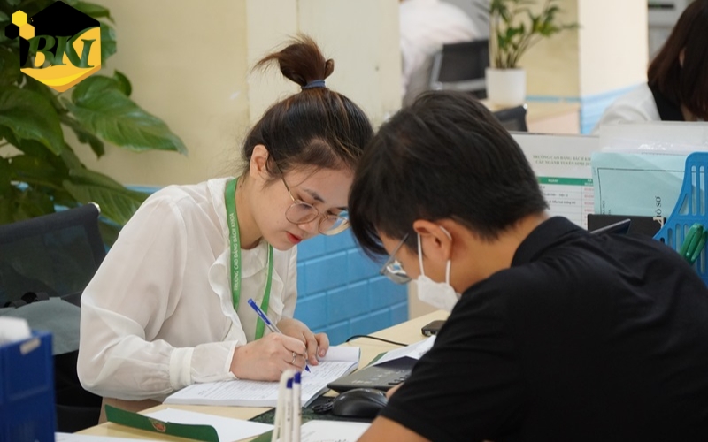 Mức lương cụ thể của người học Từ xa Trung cấp Tiếng Anh là bao nhiêu?