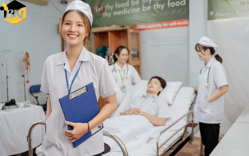 Vì sao nhu cầu học Trung cấp ngành Y sĩ đa khoa ngày càng tăng