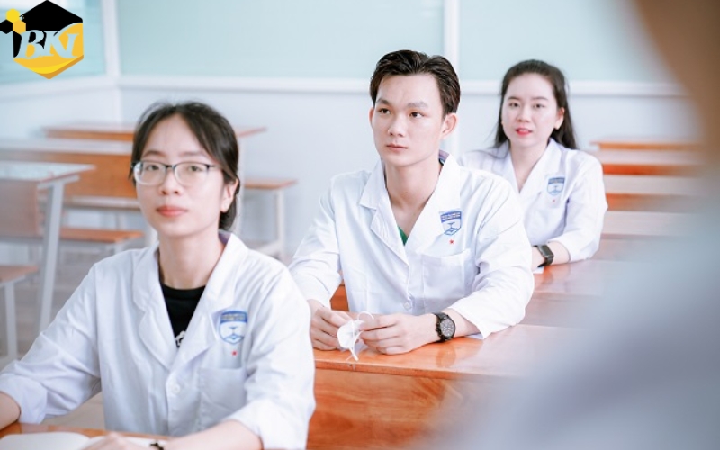 Tại sao nên chọn học Trung cấp Điều dưỡng văn bằng 2 