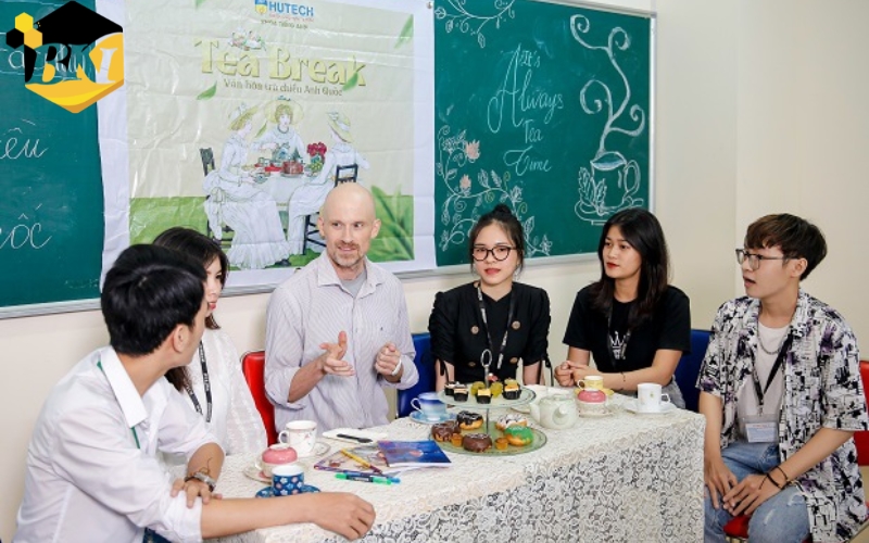 Chương trình Trung cấp ngành Tiếng Anh online là gì?