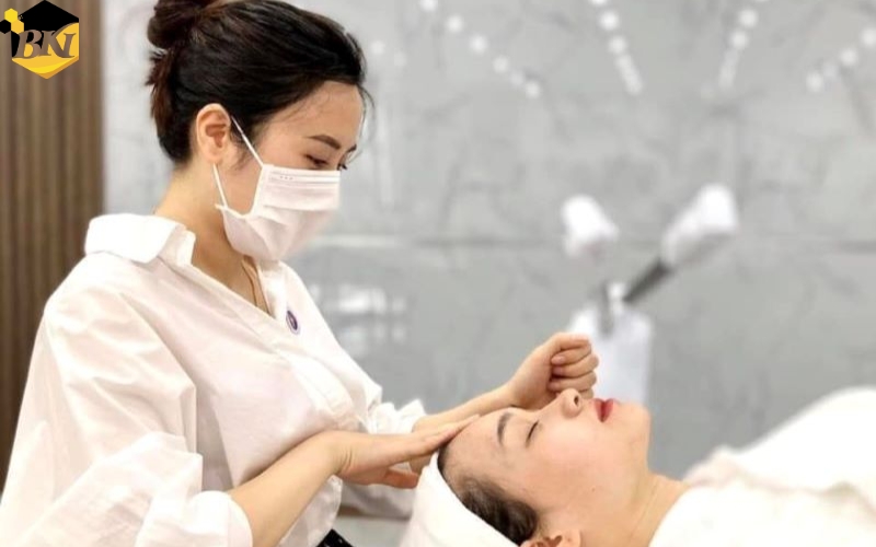 Lớp đào tạo Trung cấp Chăm sóc sắc đẹp cho người đang đi làm