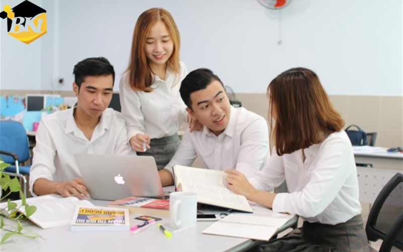 Tại sao nên chọn học Trung cấp Quản trị doanh nghiệp từ xa thay vì học tập trung?