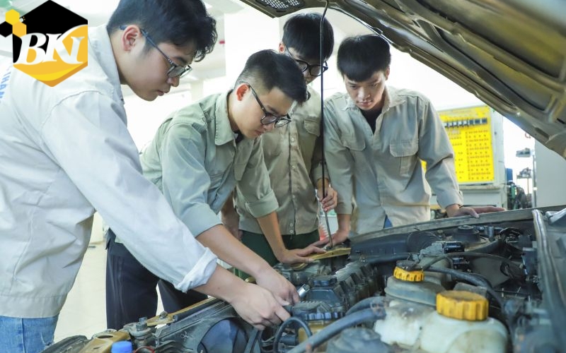 Thông tin tuyển sinh học online ngành Công nghệ ô tô tại BKI