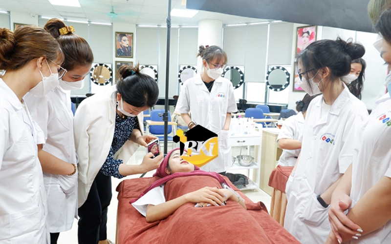 Vì sao nên chọn học từ xa ngành Chăm sóc sắc đẹp?