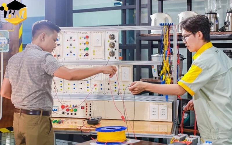 Cơ hội việc làm sau khi học trực tuyến Cao đẳng Điện công nghiệp