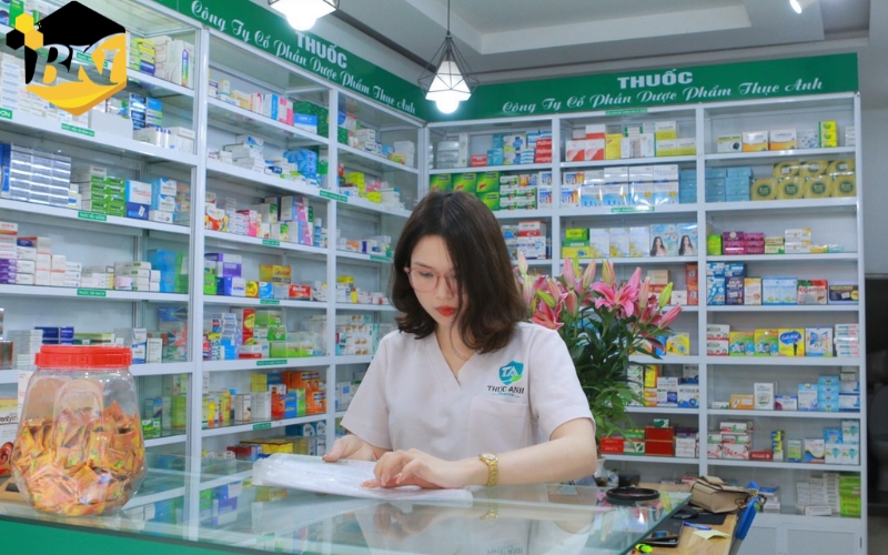 Có nên học Cao đẳng Dược sĩ để kinh doanh nhà thuốc không?