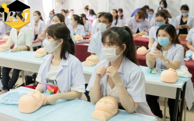 Đào tạo Trung cấp Chăm sóc sắc đẹp online thì học gì? Có thực tế không?