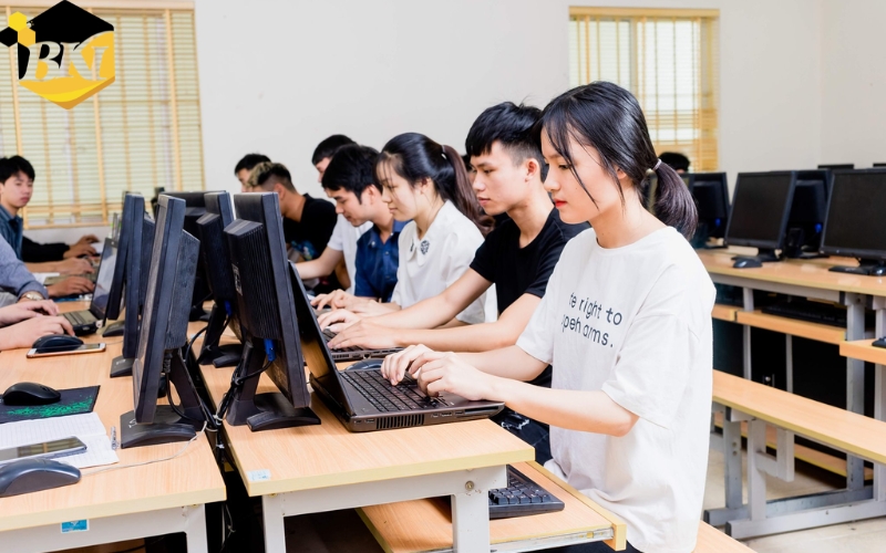 Học Trực tuyến Trung cấp Công nghệ thông tin mất bao lâu? 22 Học phí Trung cấp Công nghệ thông tin hiện nay bao nhiêu?